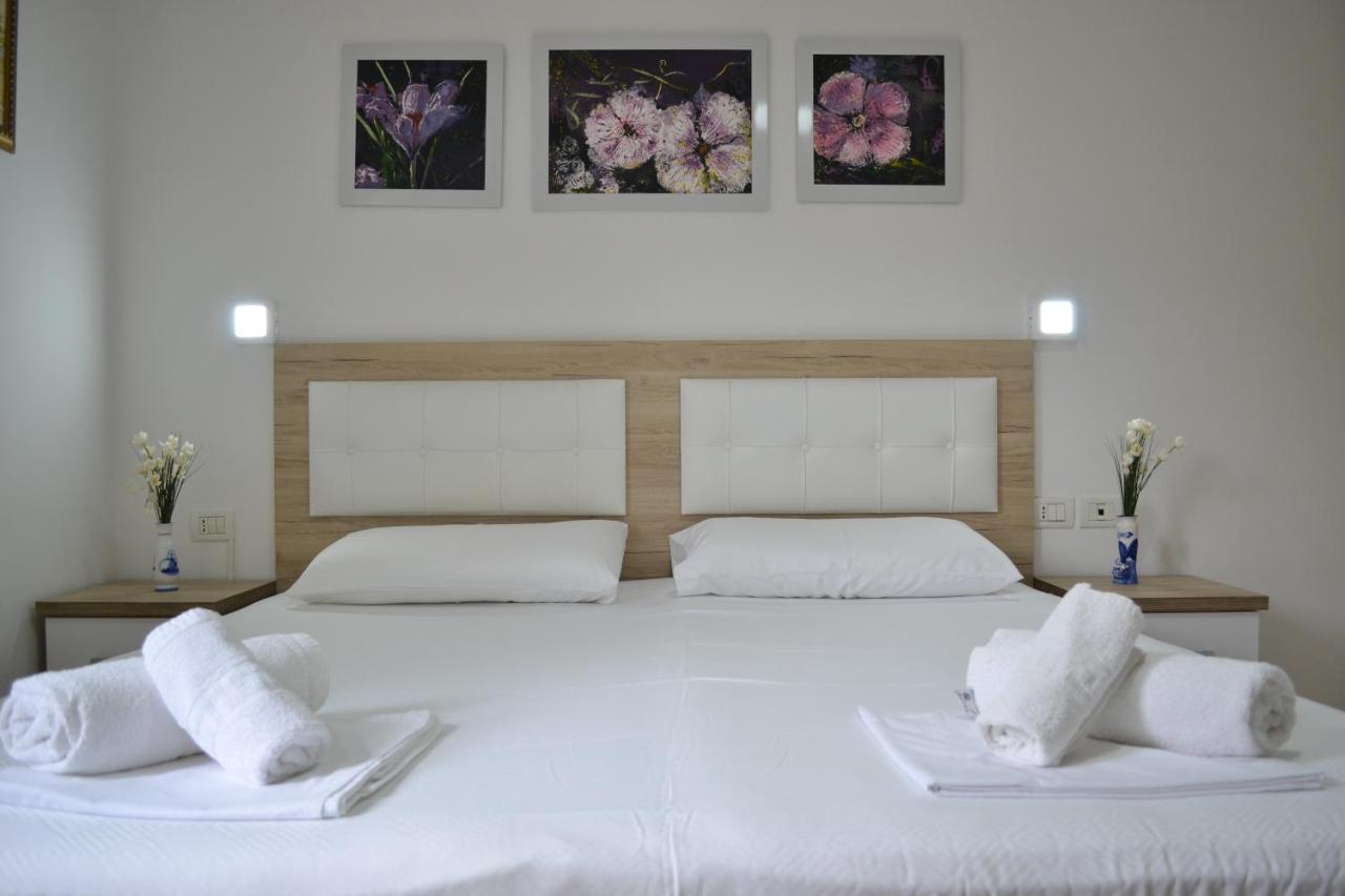 Flowers & Green 2 Bedrooms Apartment & Box Garage Vlorë Eksteriør billede
