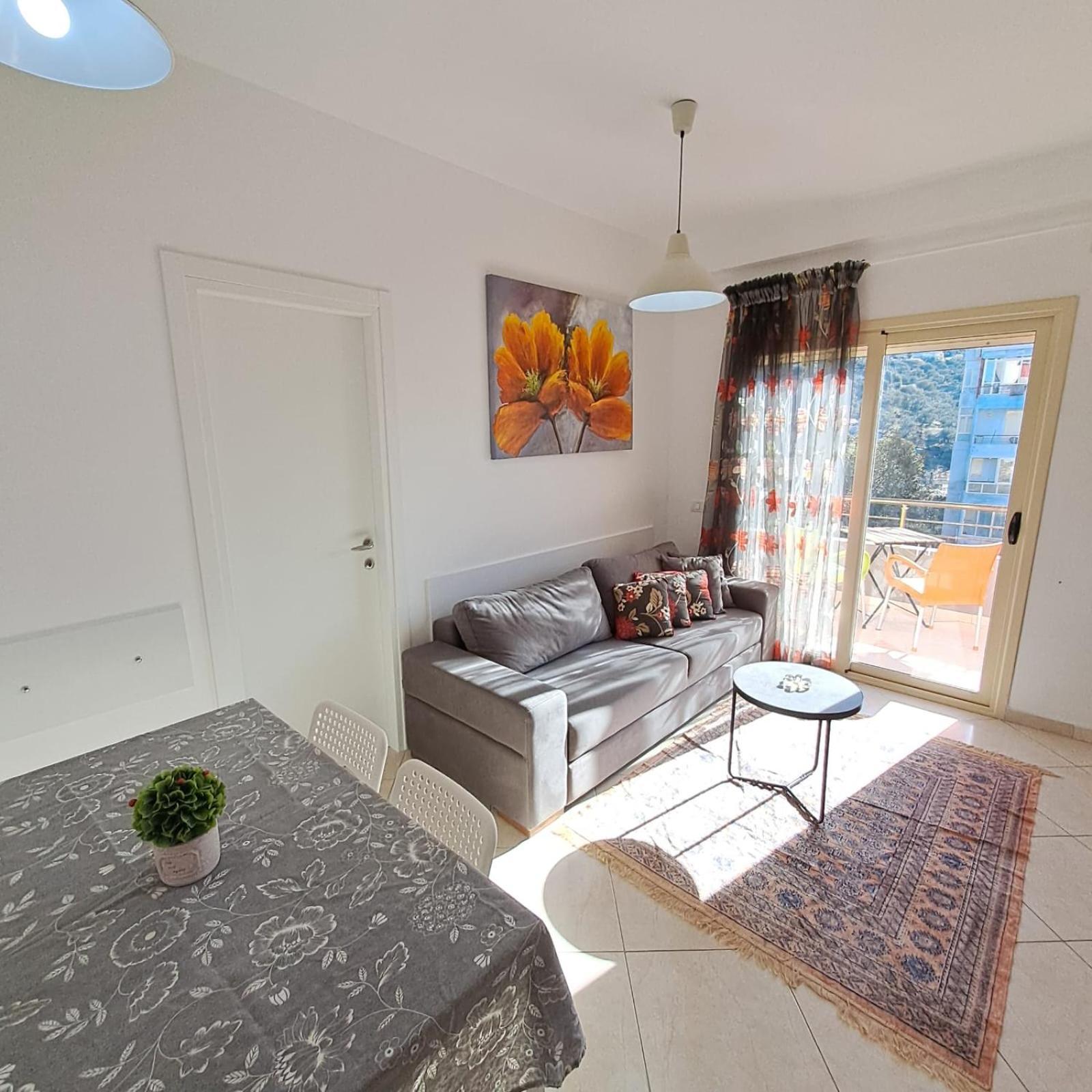 Flowers & Green 2 Bedrooms Apartment & Box Garage Vlorë Eksteriør billede