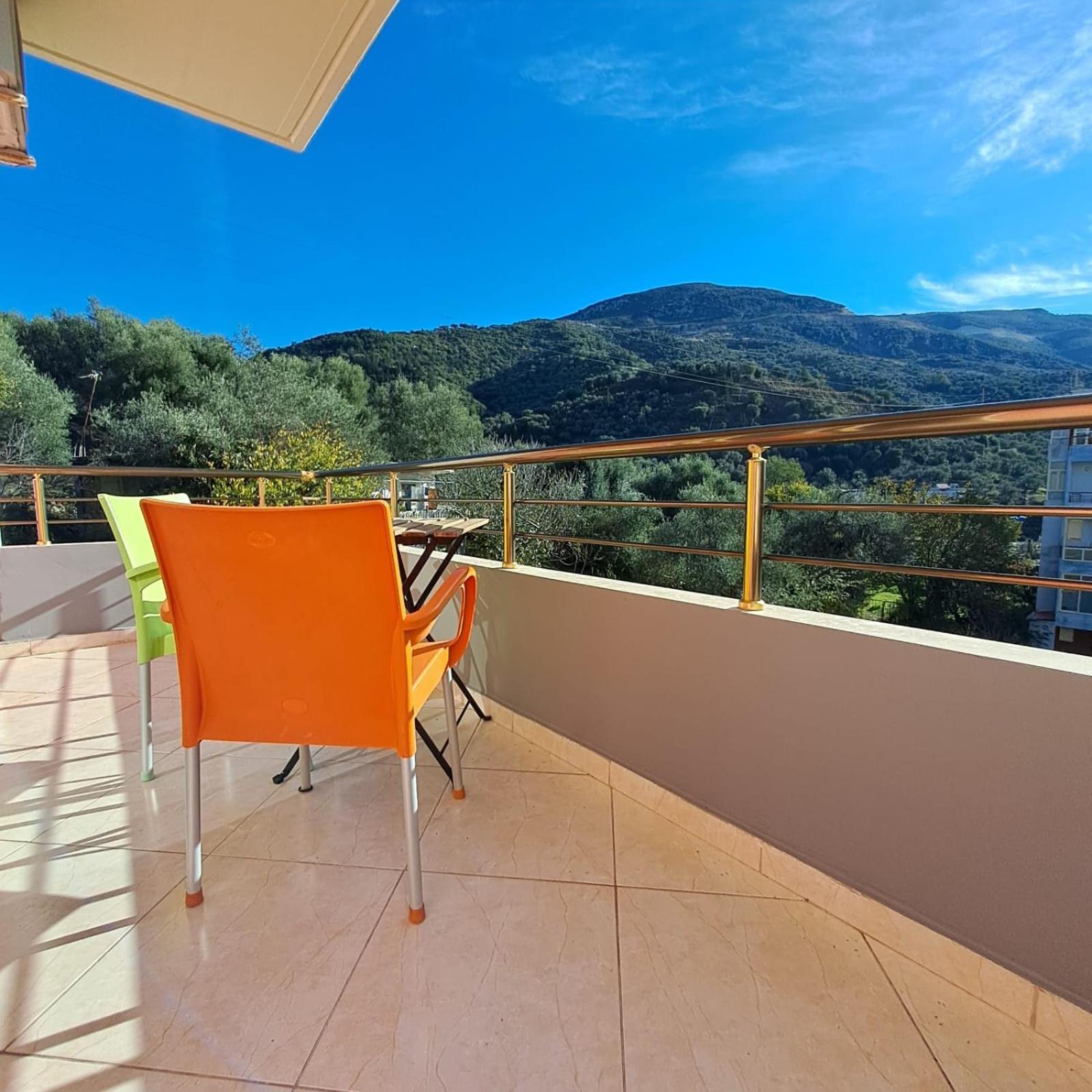 Flowers & Green 2 Bedrooms Apartment & Box Garage Vlorë Eksteriør billede