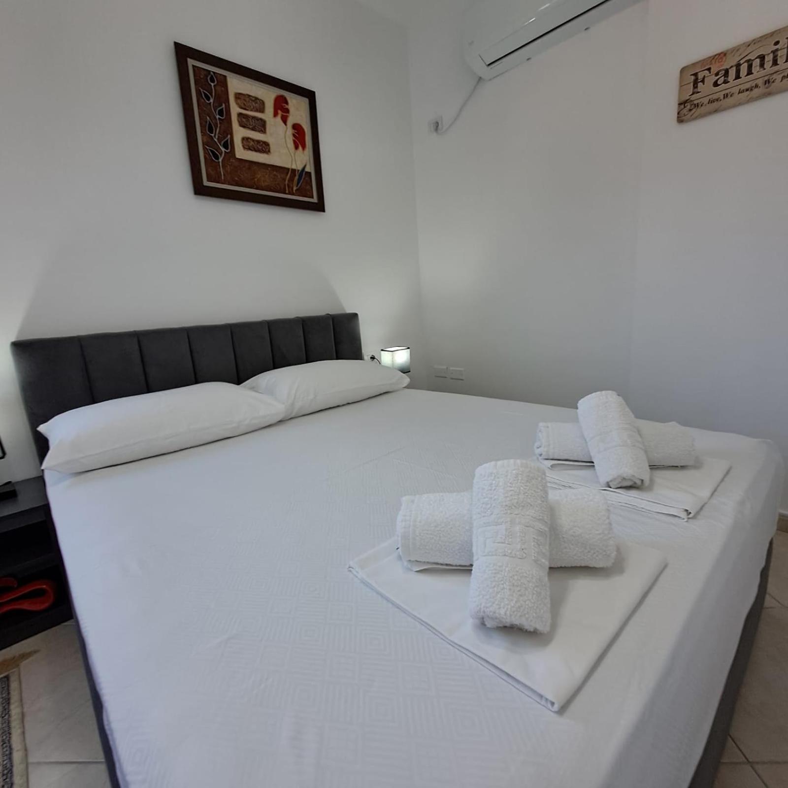 Flowers & Green 2 Bedrooms Apartment & Box Garage Vlorë Eksteriør billede