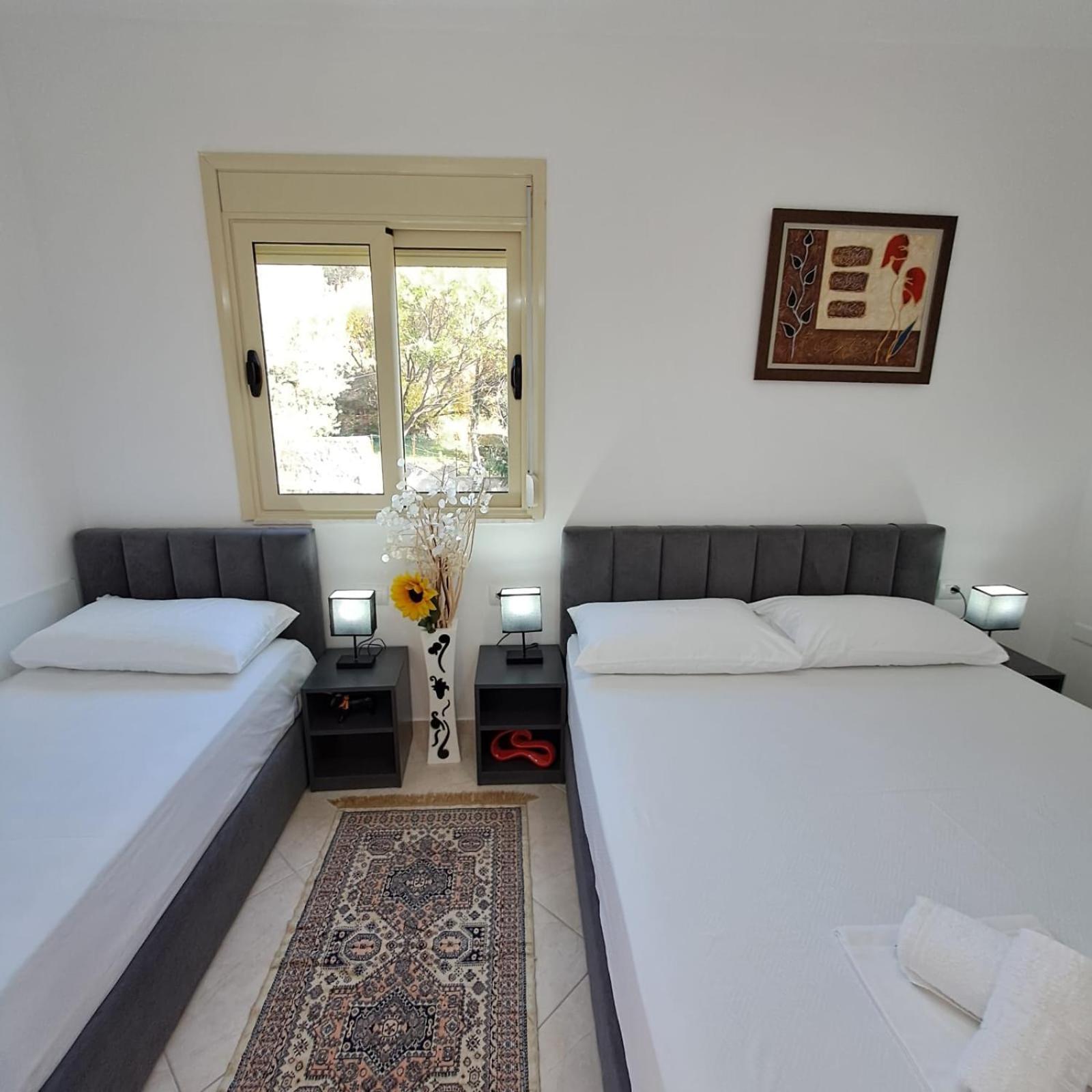 Flowers & Green 2 Bedrooms Apartment & Box Garage Vlorë Eksteriør billede