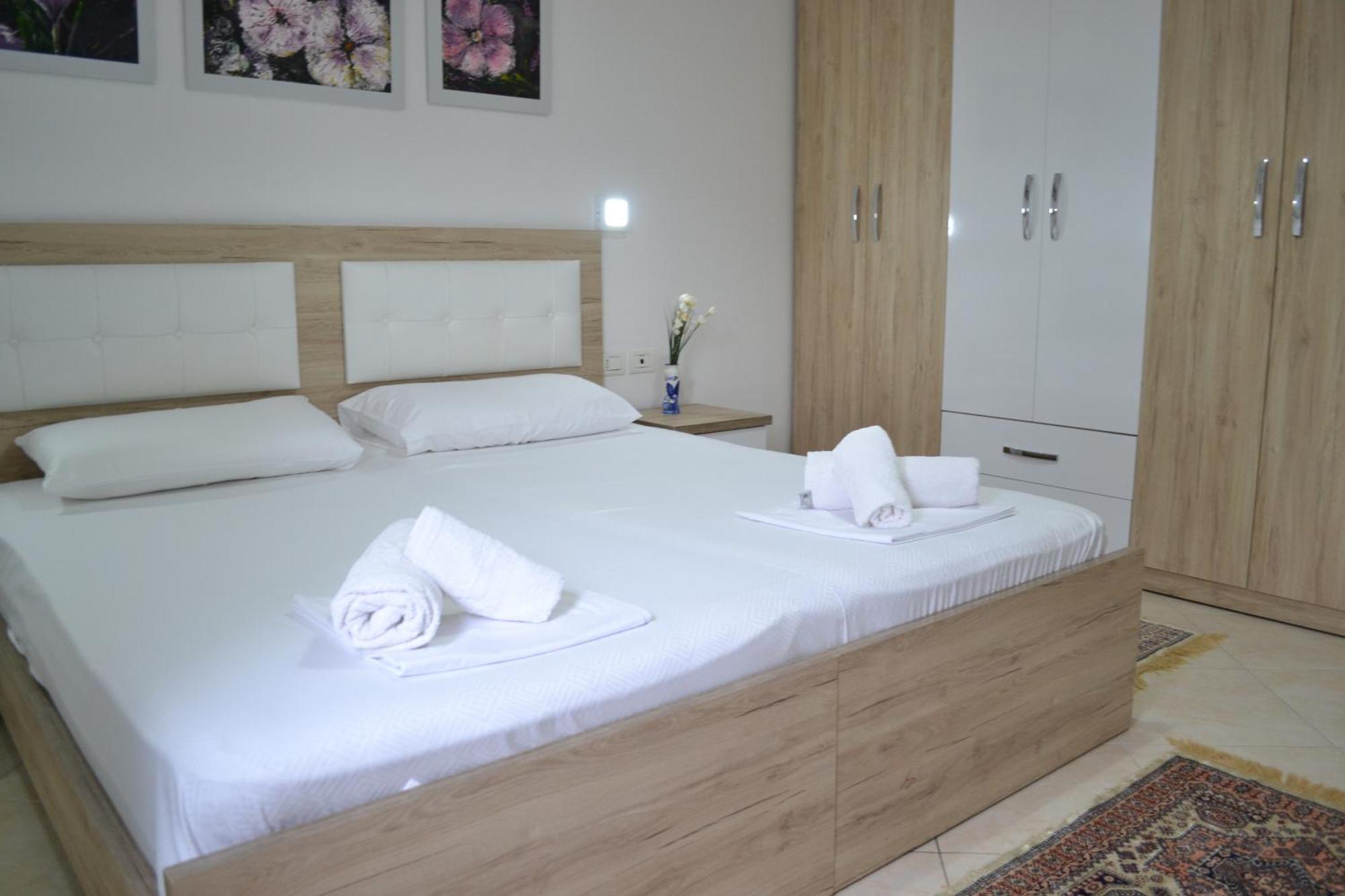 Flowers & Green 2 Bedrooms Apartment & Box Garage Vlorë Eksteriør billede