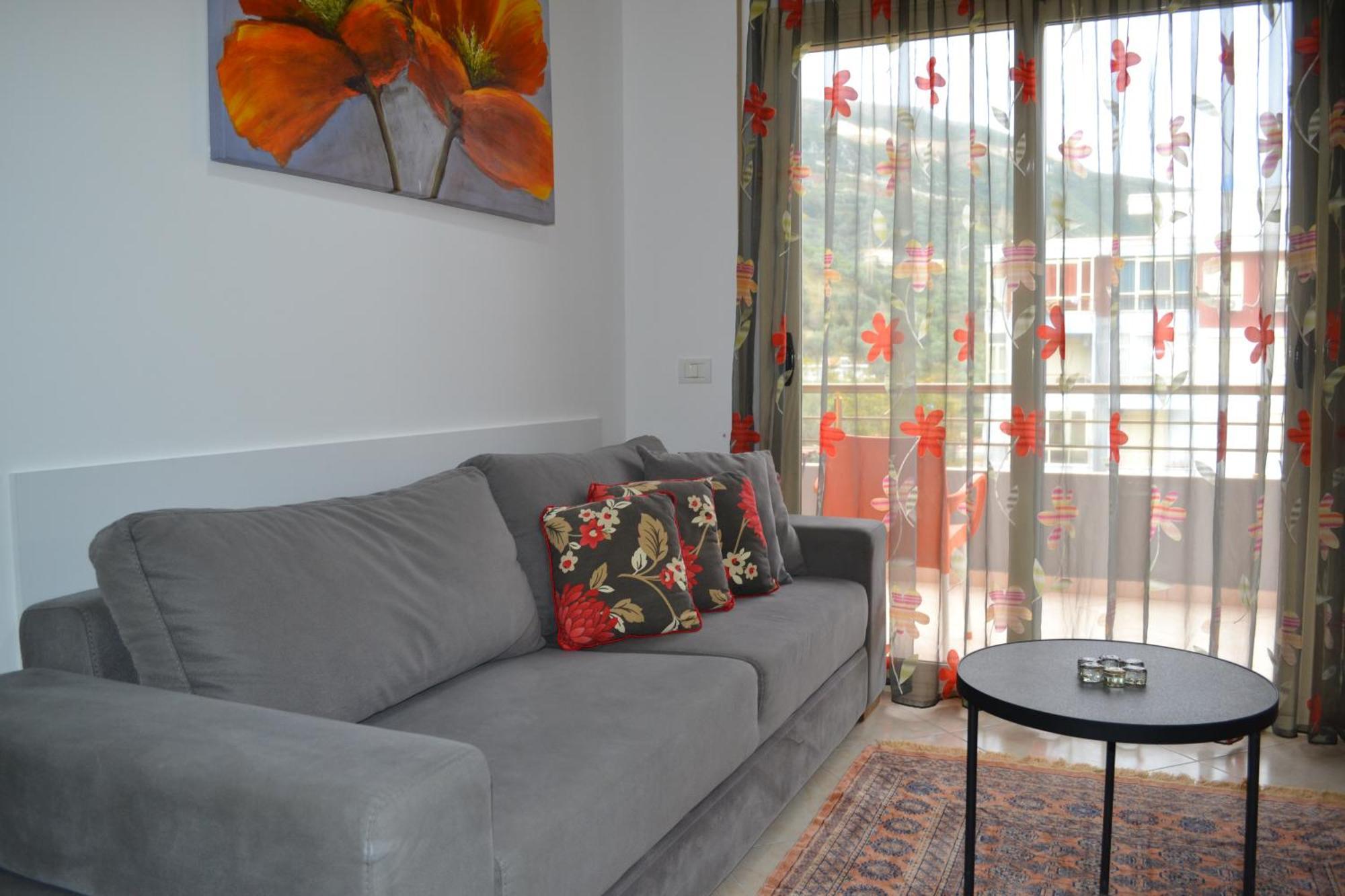 Flowers & Green 2 Bedrooms Apartment & Box Garage Vlorë Eksteriør billede